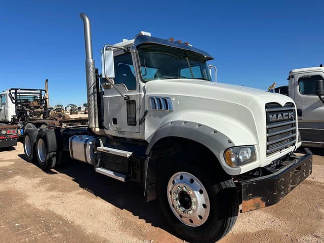Image of Mack GR64FT equipment image 1