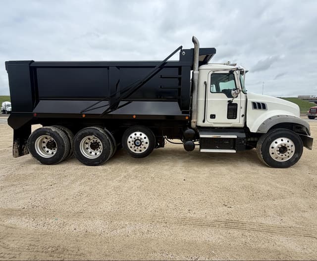 Image of Mack GR64FT equipment image 3