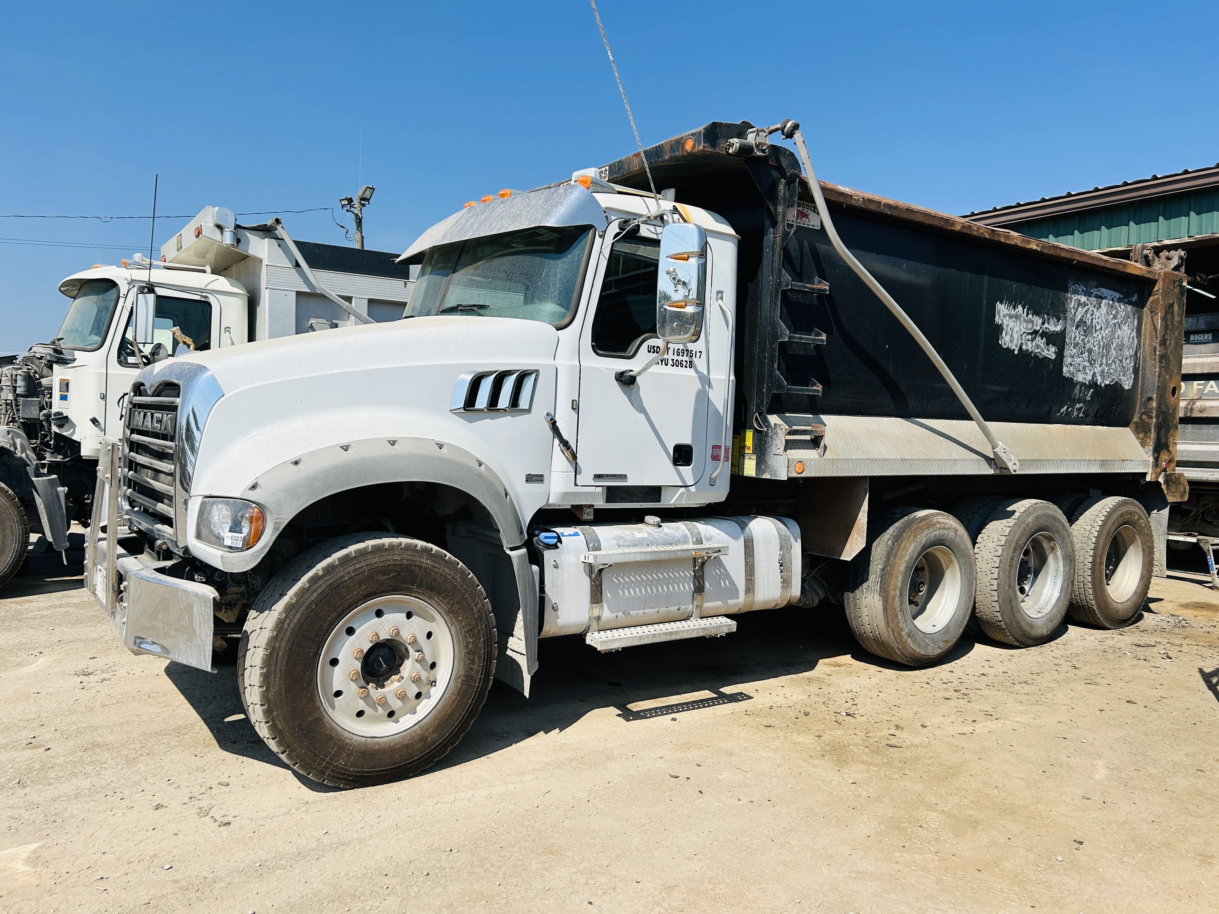 2020 Mack Granite Equipment Image0