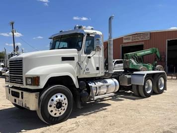 Main image Mack P164T