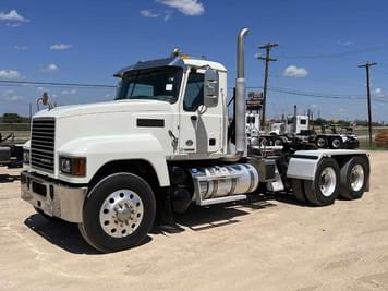 Main image Mack P164T