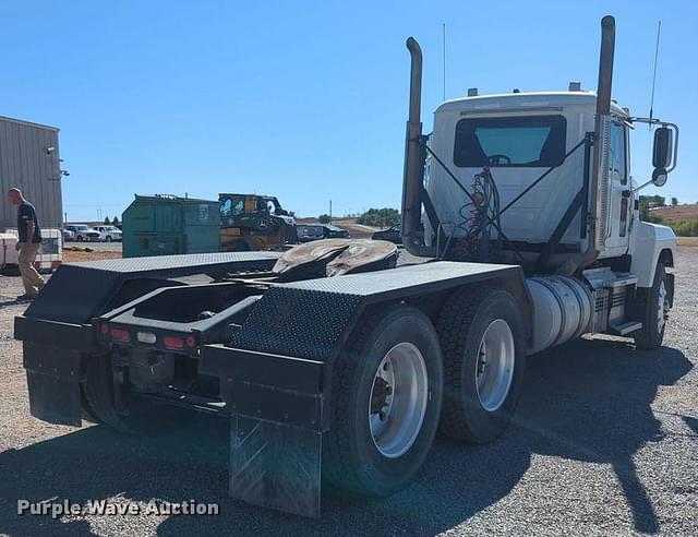 Image of Mack Pinnacle equipment image 3