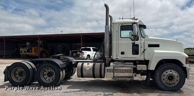 Image of Mack Pinnacle equipment image 3
