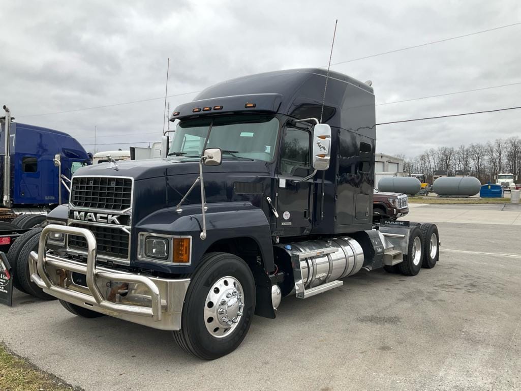 Main image Mack Pinnacle