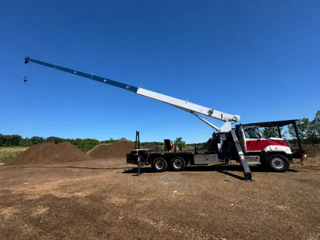 Image of Freightliner 108SD equipment image 4