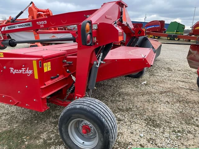 Image of Massey Ferguson 1393 equipment image 2