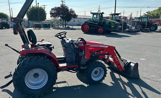 Image of Massey Ferguson 1526 equipment image 2