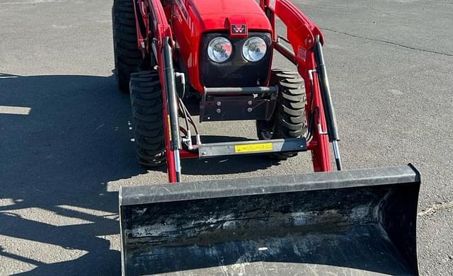 Image of Massey Ferguson 1526 equipment image 1