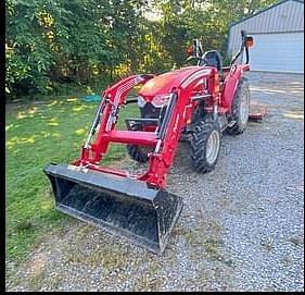 Image of Massey Ferguson 1735E equipment image 2