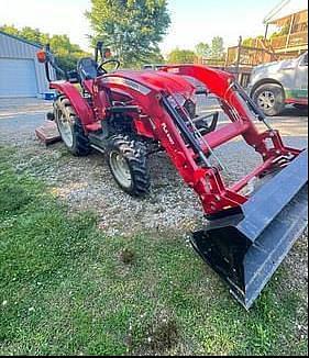 Image of Massey Ferguson 1735E equipment image 3