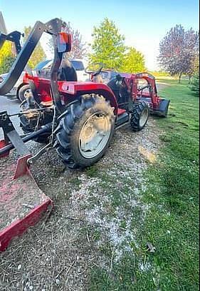 Image of Massey Ferguson 1735E equipment image 4