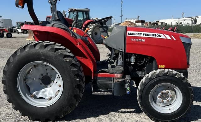 Image of Massey Ferguson 1735M equipment image 2