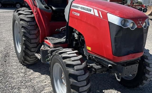 Image of Massey Ferguson 1735M equipment image 2