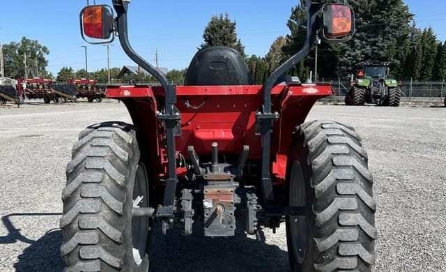 Image of Massey Ferguson 1735M equipment image 3