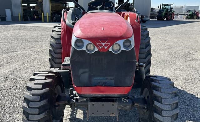 Image of Massey Ferguson 1735M equipment image 1