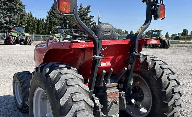 Image of Massey Ferguson 1735M equipment image 4