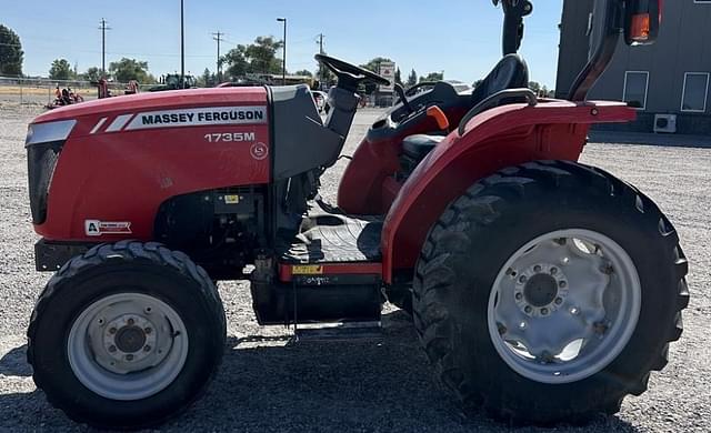 Image of Massey Ferguson 1735M equipment image 3