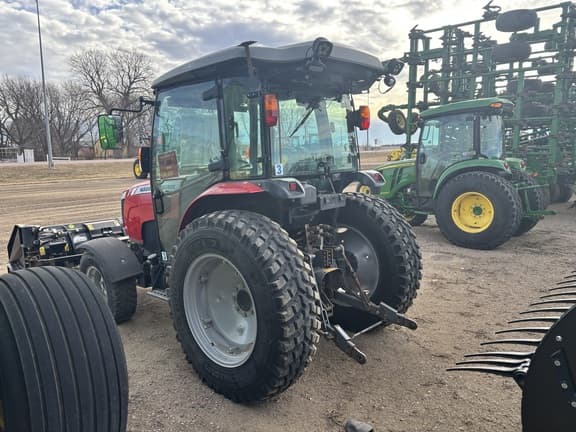 Image of Massey Ferguson 1760M equipment image 4