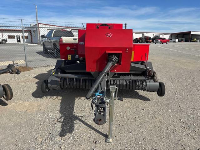 Image of Massey Ferguson 1840 equipment image 1