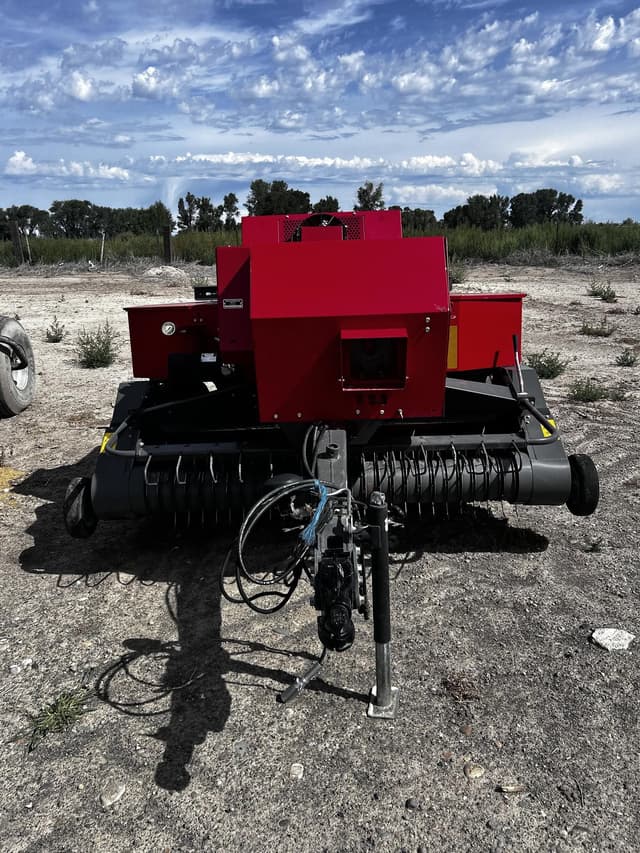 Image of Massey Ferguson 1840 equipment image 2