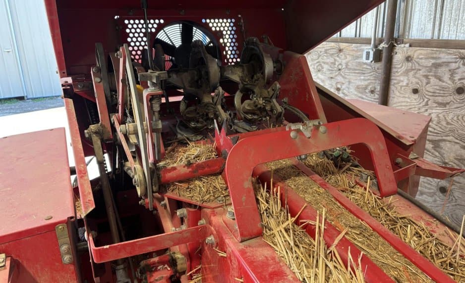 Image of Massey Ferguson 1840 Image 1