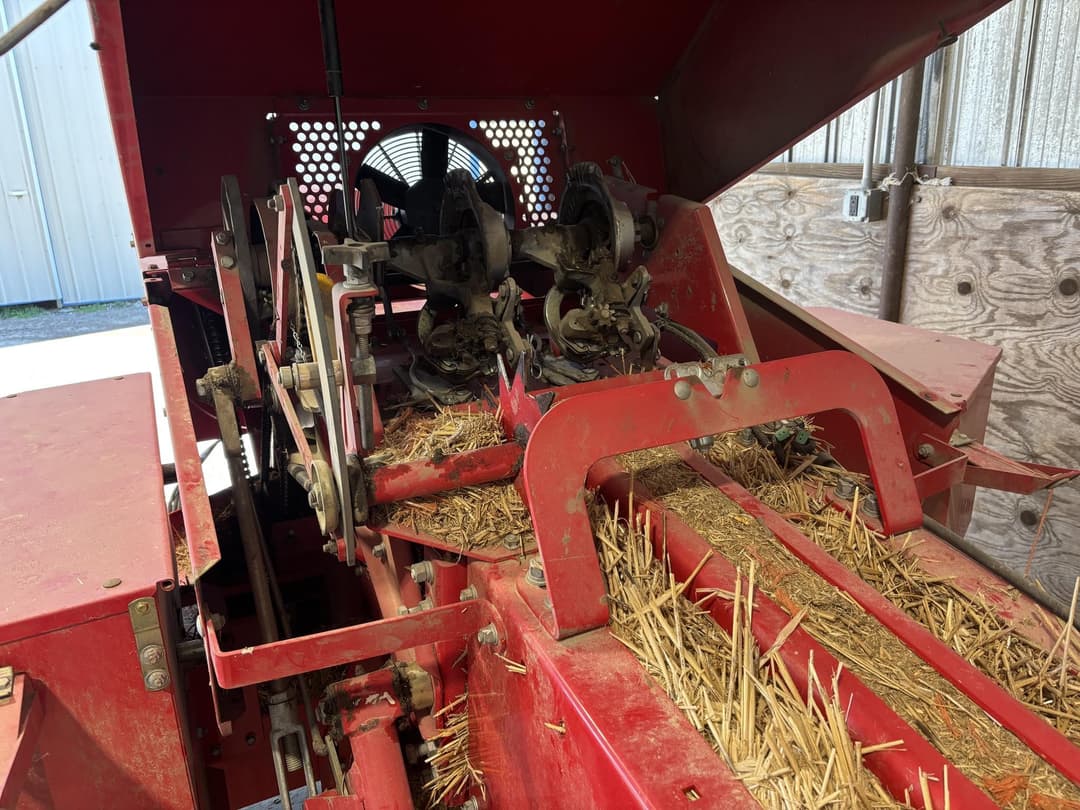 Image of Massey Ferguson 1840 Image 1