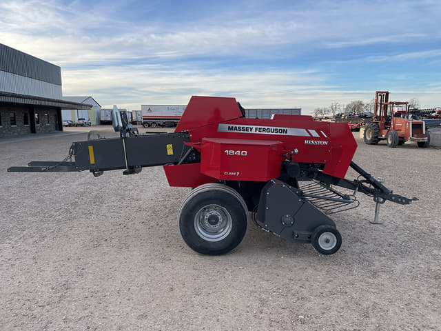 Image of Massey Ferguson 1840 equipment image 1