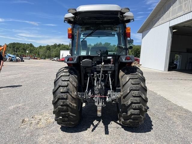 Image of Massey Ferguson 1840M equipment image 4