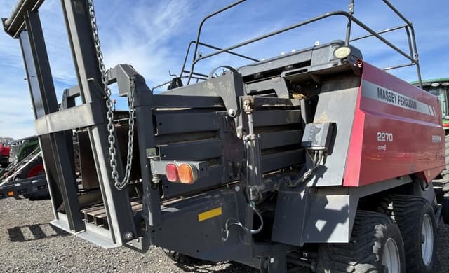 Image of Massey Ferguson 2270 equipment image 3