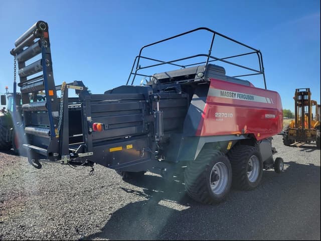 Image of Massey Ferguson 2270XD equipment image 2