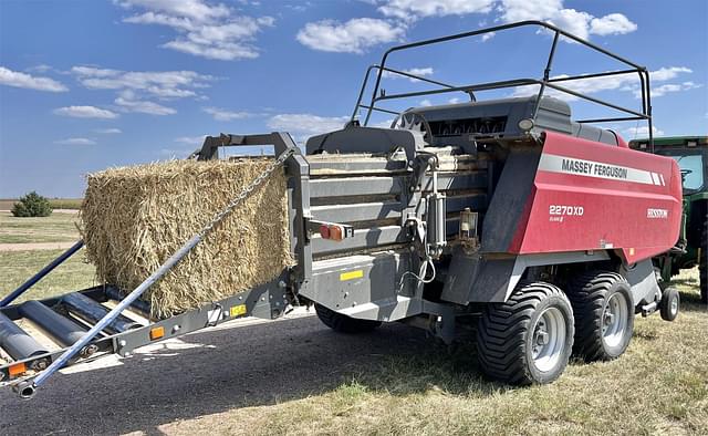 Image of Massey Ferguson 2270XD equipment image 2