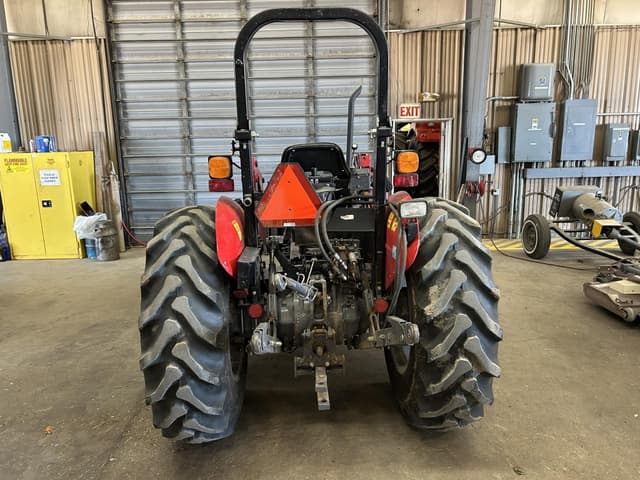 Image of Massey Ferguson 2607H equipment image 2