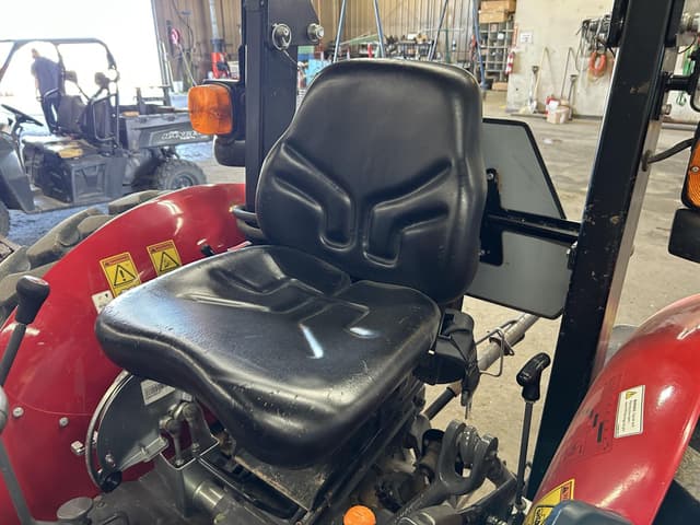 Image of Massey Ferguson 2607H equipment image 3