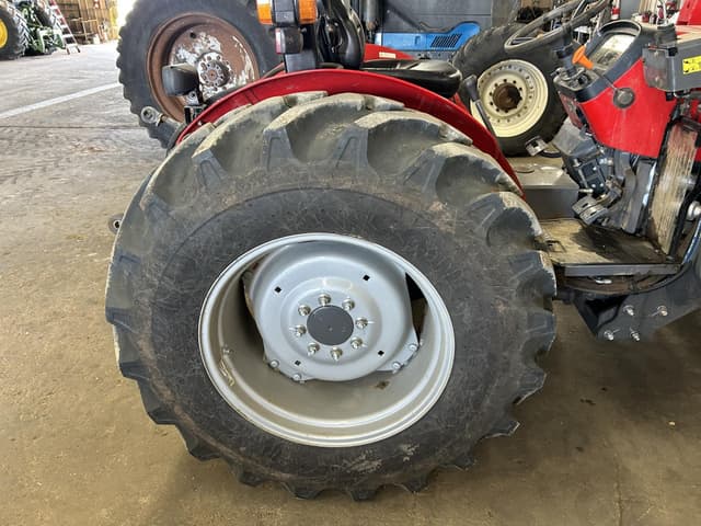 Image of Massey Ferguson 2607H equipment image 4