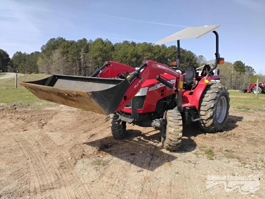 2020 Massey Ferguson 2760E Equipment Image0