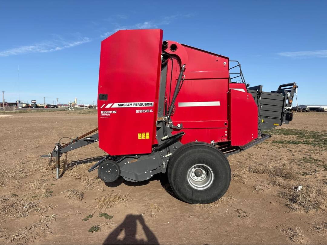 Image of Massey Ferguson 2956A Image 1
