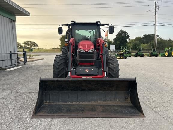 Image of Massey Ferguson 5711 equipment image 4