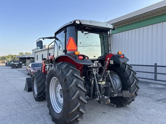 Image of Massey Ferguson 5711 equipment image 2