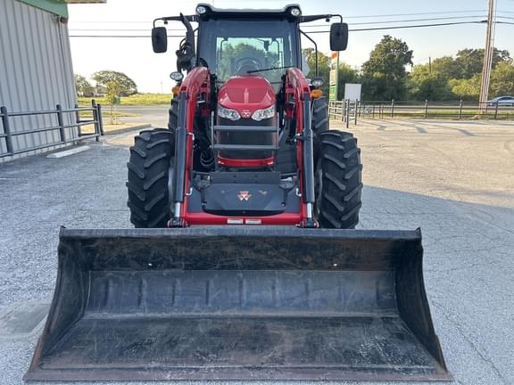 Image of Massey Ferguson 5711 equipment image 4