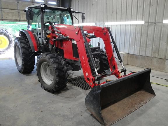 Image of Massey Ferguson 5711 equipment image 2