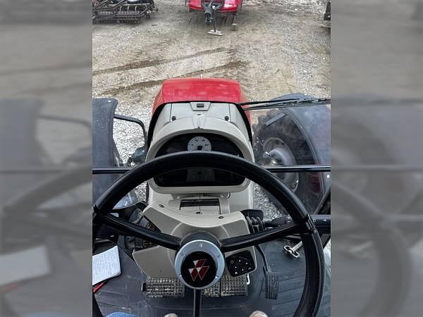 Image of Massey Ferguson 5711S equipment image 2