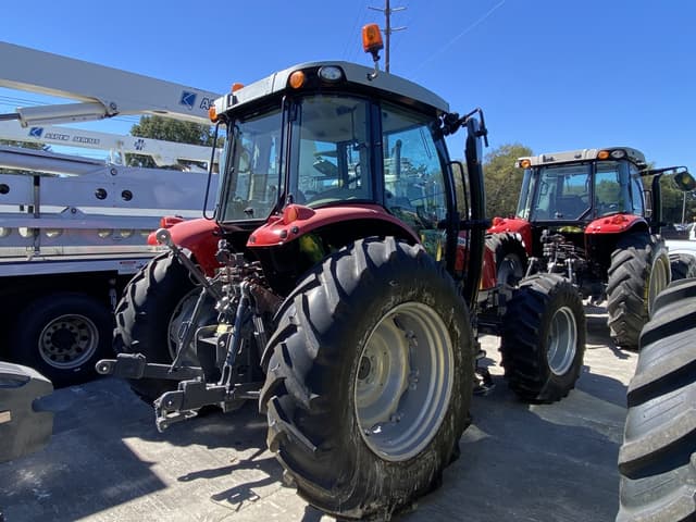Image of Massey Ferguson 5712S equipment image 2