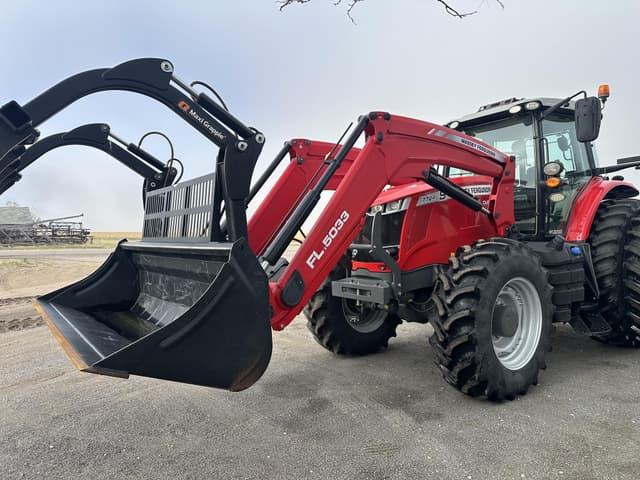 Image of Massey Ferguson 7724S equipment image 2