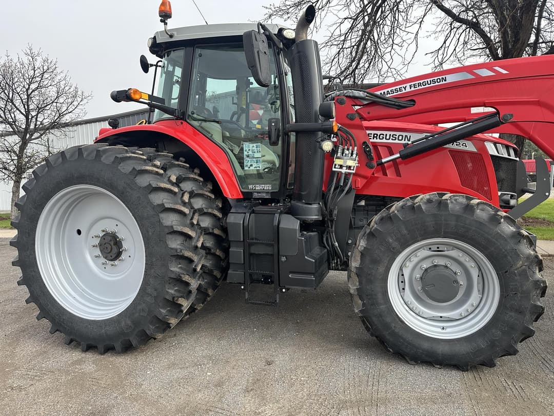 Image of Massey Ferguson 7724S Primary image