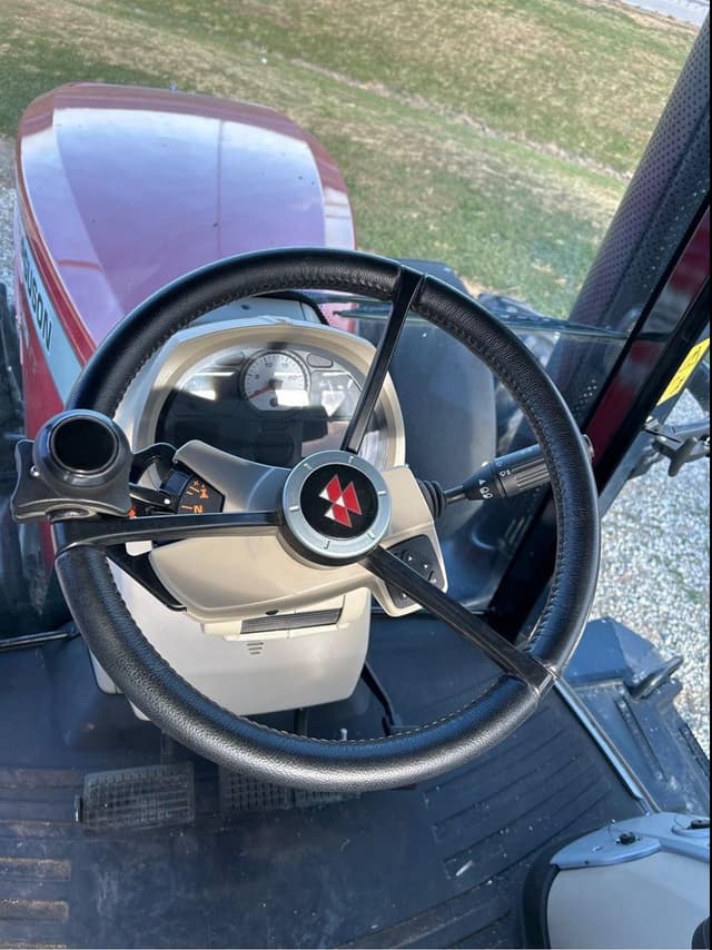 Image of Massey Ferguson 8735S equipment image 3