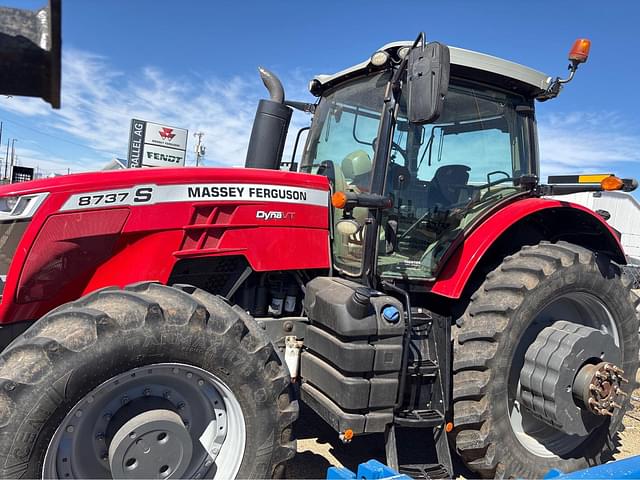 Image of Massey Ferguson 8737S equipment image 4