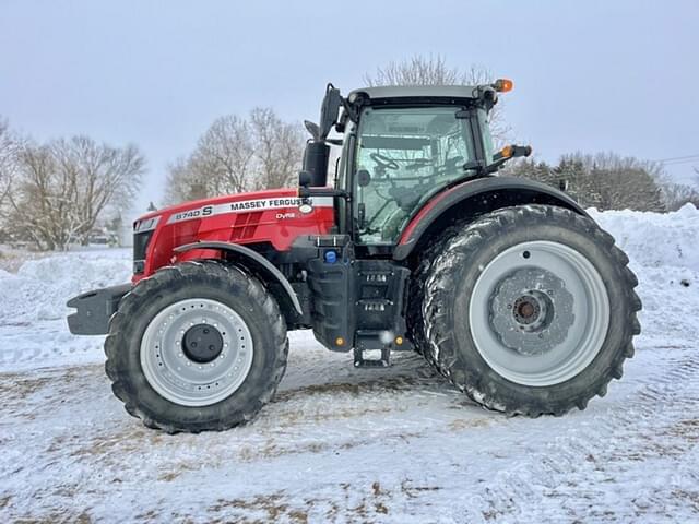 Image of Massey Ferguson 8740S equipment image 2