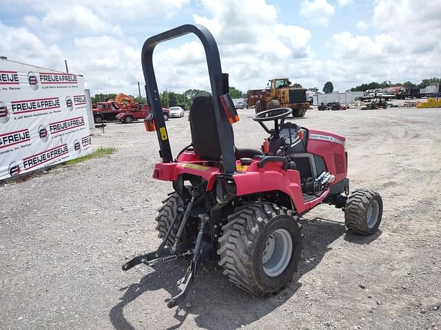 Image of Massey Ferguson GC1723 equipment image 4