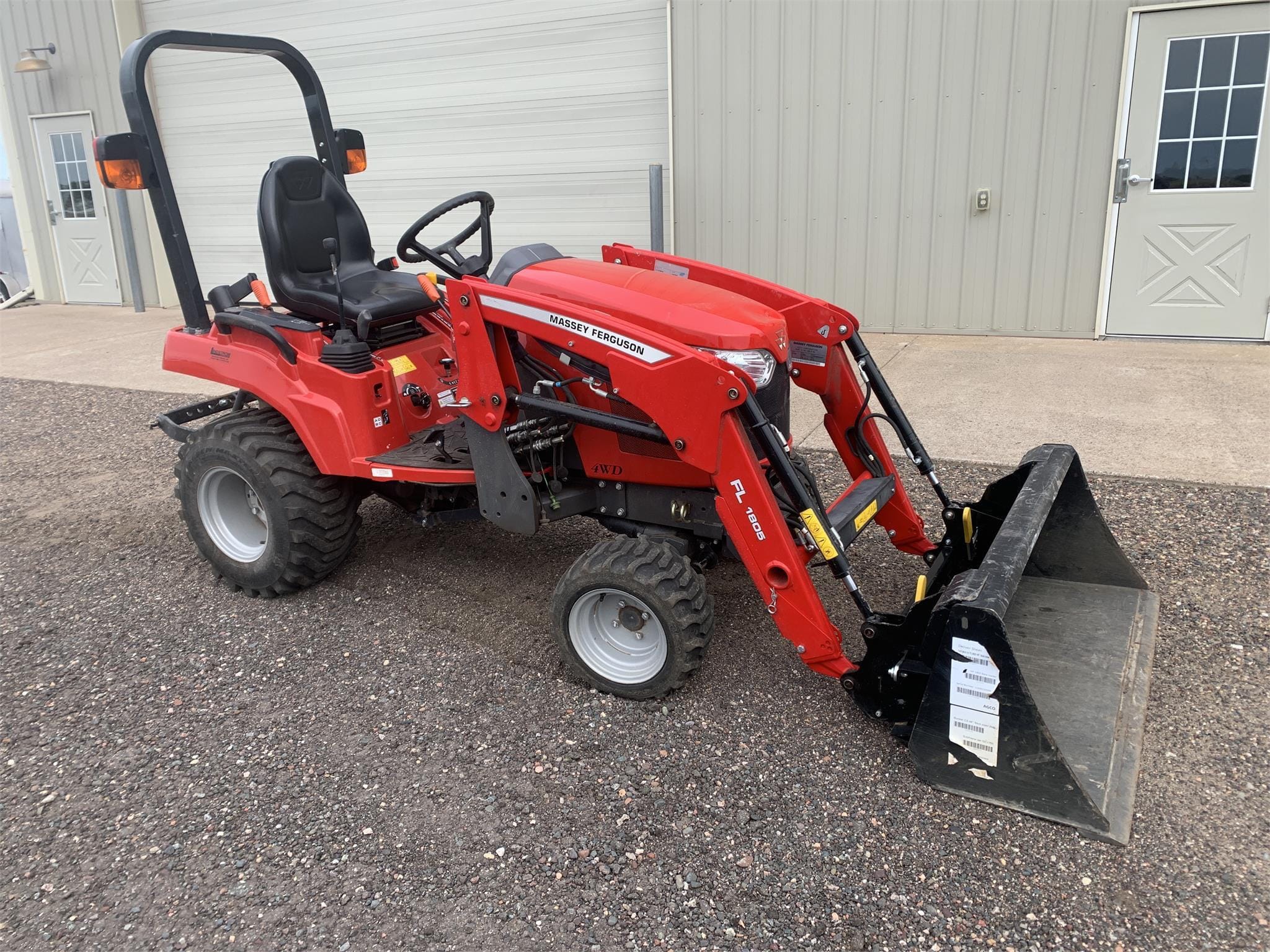 Main image Massey Ferguson GC1723E