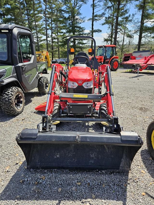 Image of Massey Ferguson GC1723E equipment image 2